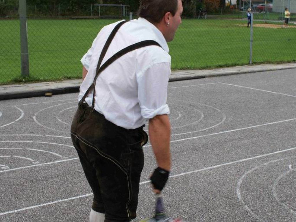 Dirndl &amp; Lederhosenturnier